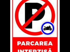 Semn pentru parcarea interzisa cu exceptia motocicletelor